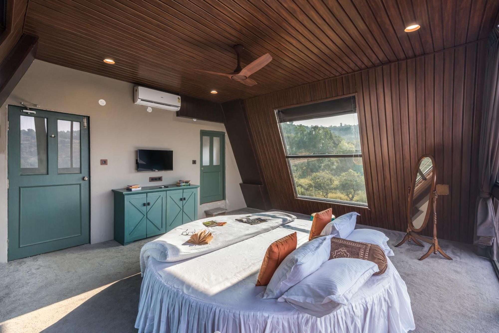 Saffronstays A Vantage, Panchgani - A Pyramid Shaped Unique Luxury Villa With Infinity Valley Views Εξωτερικό φωτογραφία