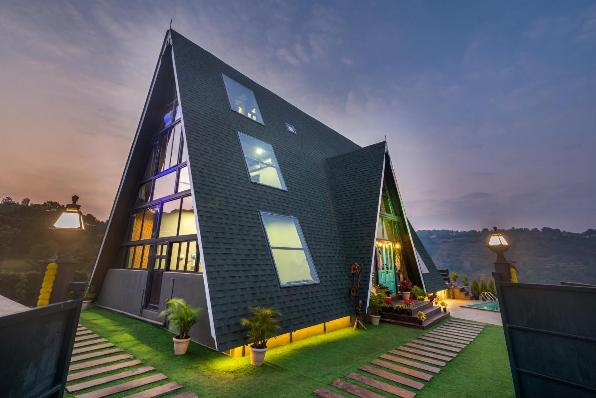 Saffronstays A Vantage, Panchgani - A Pyramid Shaped Unique Luxury Villa With Infinity Valley Views Εξωτερικό φωτογραφία